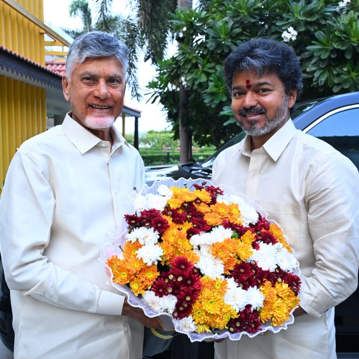 అమరావతి కి తమిళనాడు సిఎం విజయ్.. జన నాయగన్ ను చూసేందుకు ఎగబడిన అభిమాన జనం. 